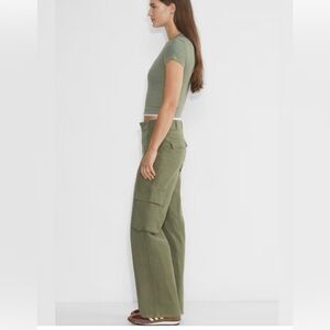 Aritzia TNA GREEN CARGO FLARE PANTS (sz 8)
